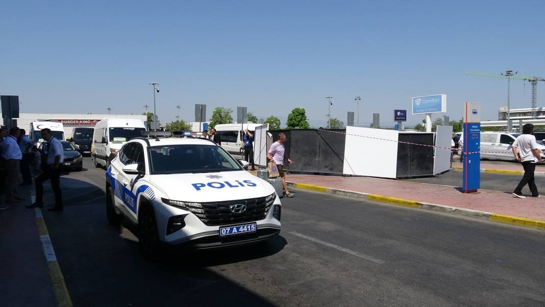 Emekli polis, 2 çocuk annesi kız arkadaşını havalimanında öldürdü! 4